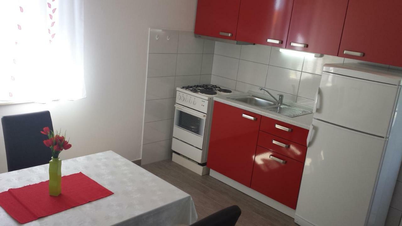 Apartments Jerko Jadrijevic Примоштен Экстерьер фото